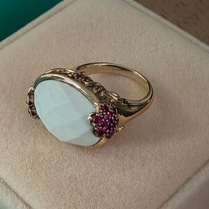 Elegant Gold and White Ring with Red Accents